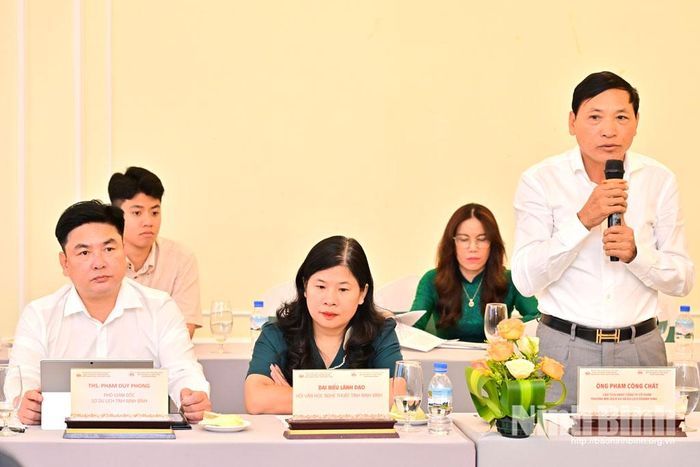 Các đại biểu trao đổi thảo luận tại hội thảo.