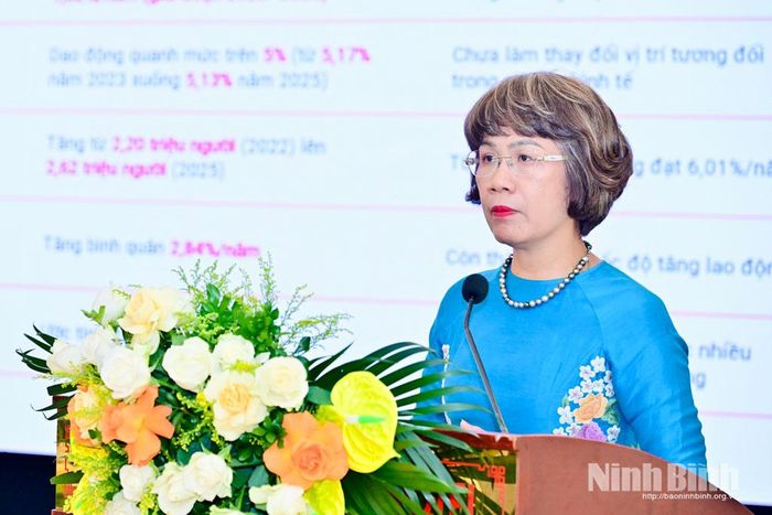 PGS.TS Nguyễn Thị Thu Phương, Viện trưởng Viện Văn hóa, Nghệ thuật, Thể thao và Du lịch Việt Nam phát biểu đề dẫn hội thảo.