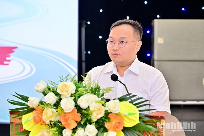 Đại diện Công ty TNHH FPT IS tham luận tại hội thảo.