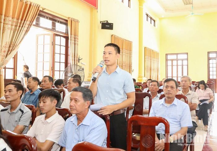 Đại diện nhân dân xã Yên Đồng nêu ý kiến tại hội nghị.