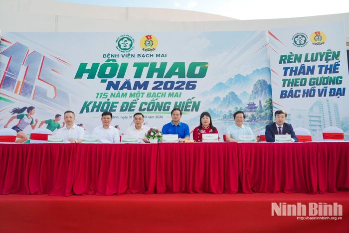 Các đại biểu dự khai mạc Hội thao.
