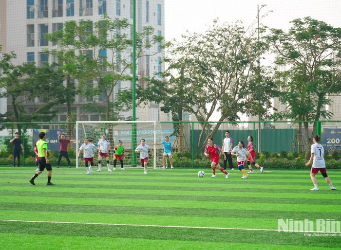 Các vận động viên thi đấu môn Bóng đá nữ.