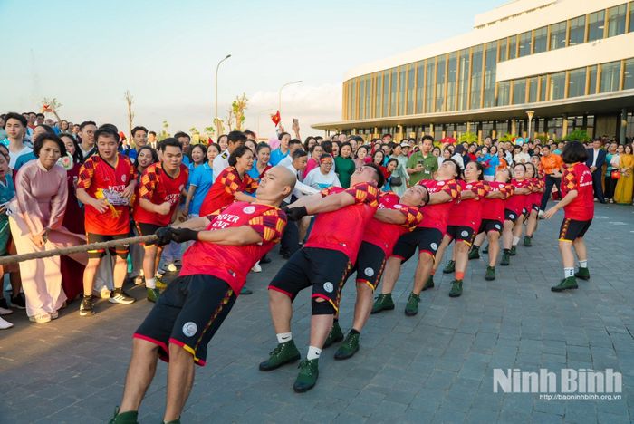 Vòng chung kết môn Kéo co diễn ra sôi nổi, hấp dẫn.