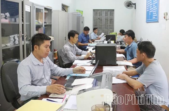Trung tâm Phục vụ hành chính công xã khắc phục khó khăn, đẩy mạnh việc ứng dụng CNTT trong giải quyết thủ tục hành chính cho người dân.