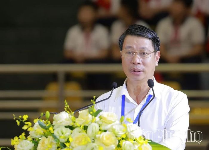 Đồng chí Phó Chủ tịch UBND tỉnh Nguyễn Khắc Hiếu - Trưởng Ban Chỉ đạo Hội khỏe Phù Đổng tỉnh phát biểu khai mạc.