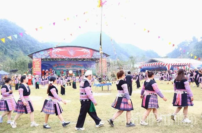 Lễ hội Gầu Tào xã Pà Cò được tổ chức hằng năm góp phần bảo tồn và phát huy giá trị văn hóa dân tộc Mông trên địa bàn.