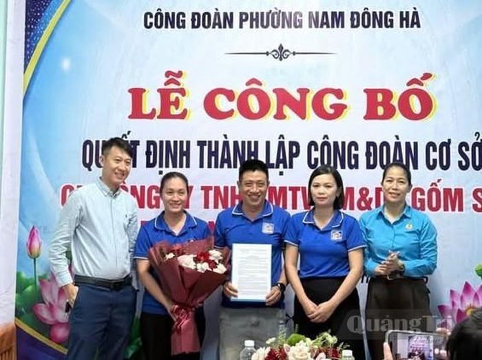 Lễ công bố quyết định thành lập Công đoàn cơ sở Chi nhánh Công ty TNHH MTV thương mại và dịch vụ Gốm sứ Minh Nghĩa Quảng Trị - Ảnh: P.V