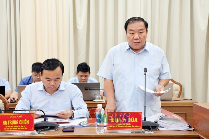 Đồng chí Chá A Của, Phó Bí thư Tỉnh ủy, Chủ tịch Ủy ban MTTQ Việt Nam tỉnh, phát biểu tại hội nghị.