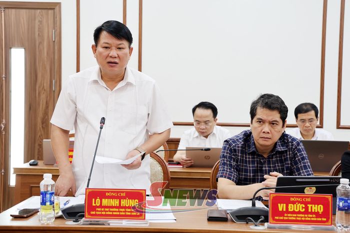 Đồng chí Lò Minh Hùng, Phó Bí thư Thường trực Tỉnh ủy, Chủ tịch HĐND tỉnh, phát biểu tại hội nghị.