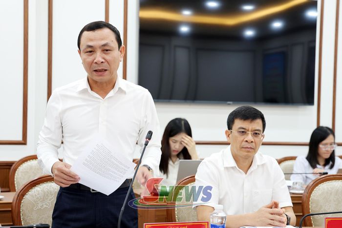 Đồng chí Trưởng Ban Tổ chức Tỉnh ủy phát biểu tại hội nghị.