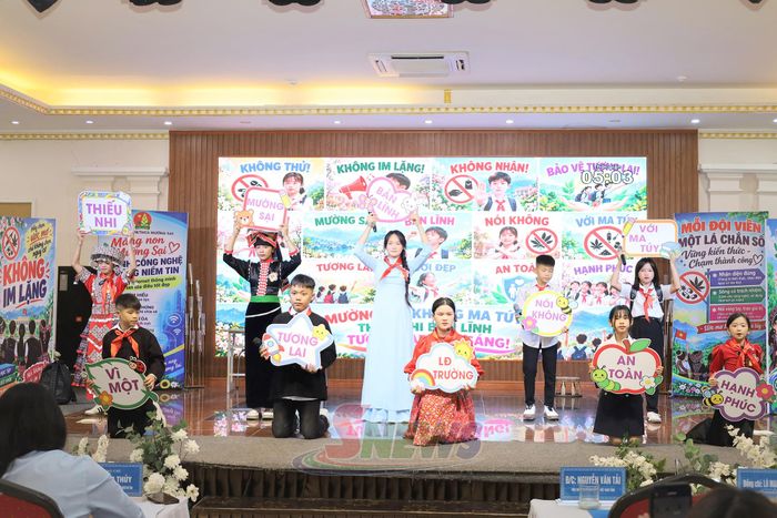 Phần thi sân khấu hóa của Trường TH-THCS Mường Sại, xã Mường Sại.Phần thi sân khấu hóa của Trường THCS Võ Thị Sáu, xã Phù Yên. 