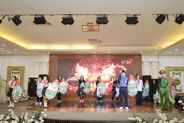 Phần thi sân khấu hóa của Trường TH-THCS Chiềng An, phường Chiềng An.