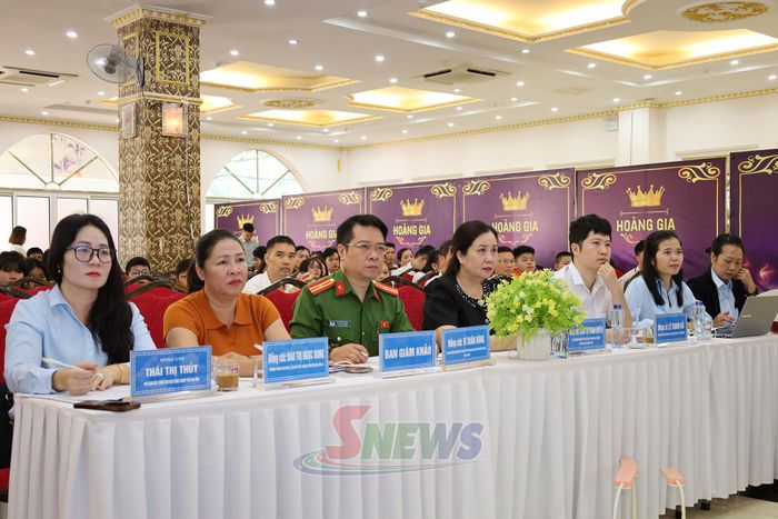 Ban giám khảo hội thi.
