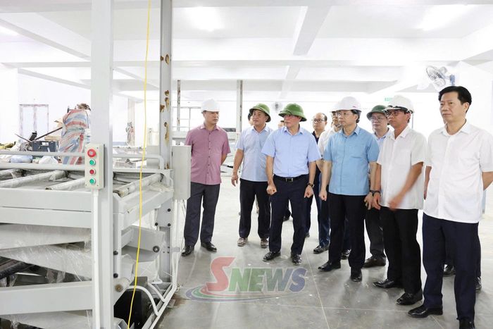 Đoàn công tác kiểm tra tiến độ xây dựng khu hỏa táng.