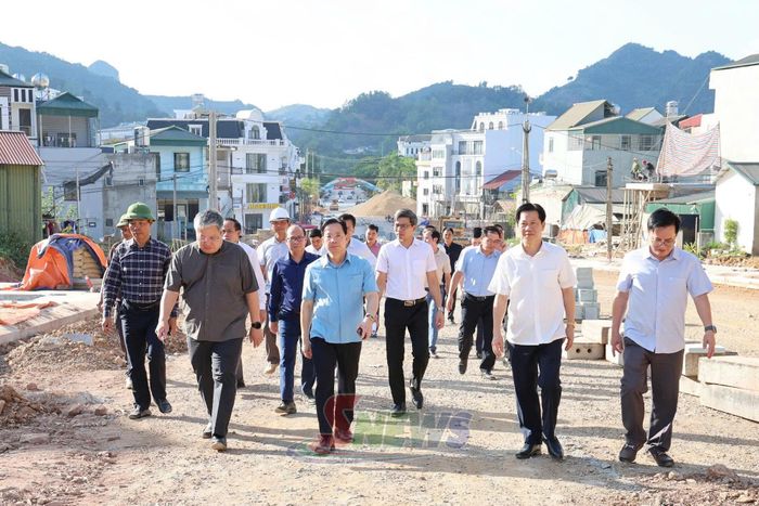 Đoàn công tác kiểm tra thực hiện Dự án Tuyến đường Hoàng Quốc Việt - Mé Ban - Trần Đăng Ninh.