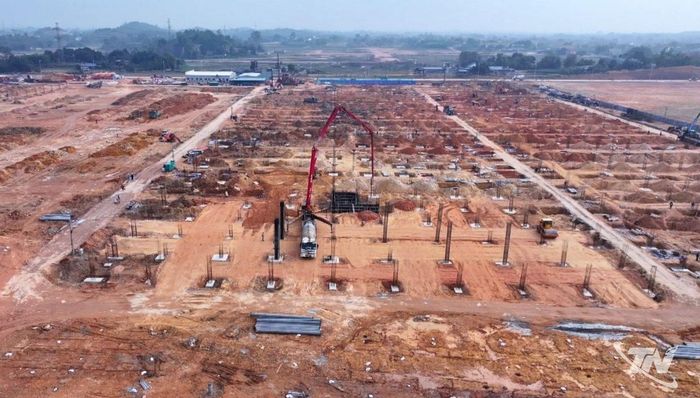Hạ tầng khu công nghiệp được tỉnh quan tâm triển khai xây dựng để tạo mặt bằng sạch thu hút đầu tư.