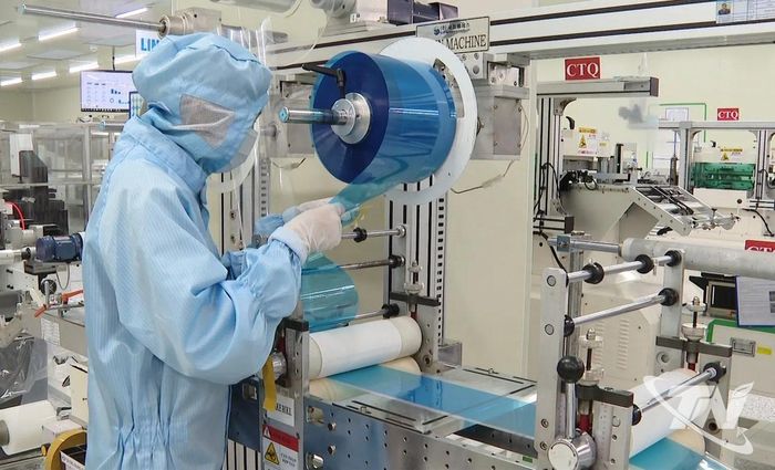 Sản xuất linh kiện điện tử tại Công ty Vina Technology (Khu công nghiệp Điềm Thụy).