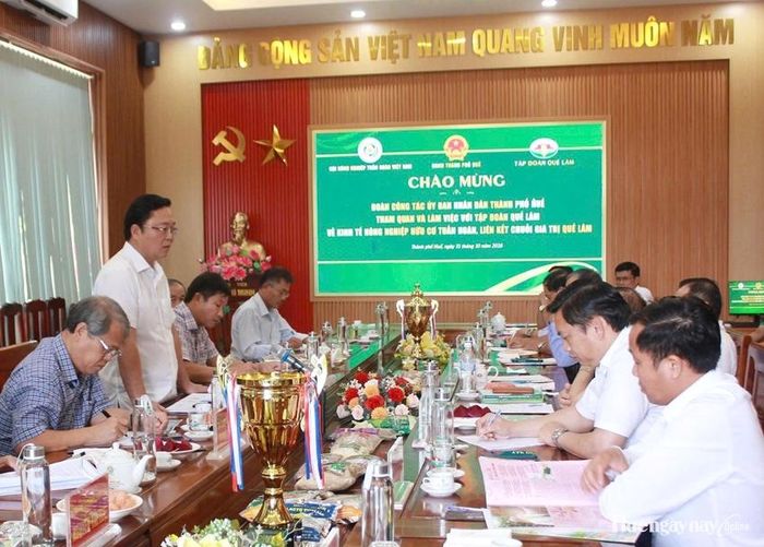 Đồng chí Lê Trí Thanh, Phó Bí thư Thành ủy, Chủ tịch UBND thành phố phát biểu tại buổi làm việc với Công ty cổ phần Tập đoàn Quế Lâm. Ảnh: Văn phòng UBND thành phố cung cấp
