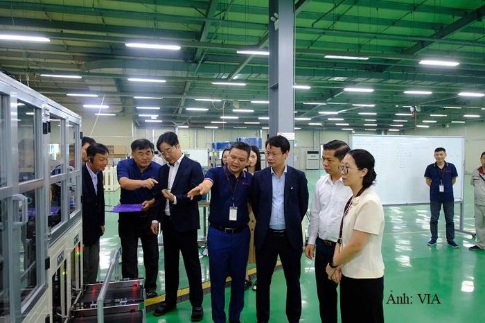Lãnh đạo Cục Công nghiệp và IDC tham quan khu vực sản xuất của Autotech.