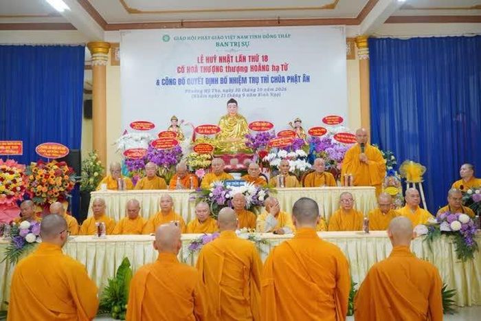 Thượng tọa Thích Tĩnh Triệt ban đạo từ