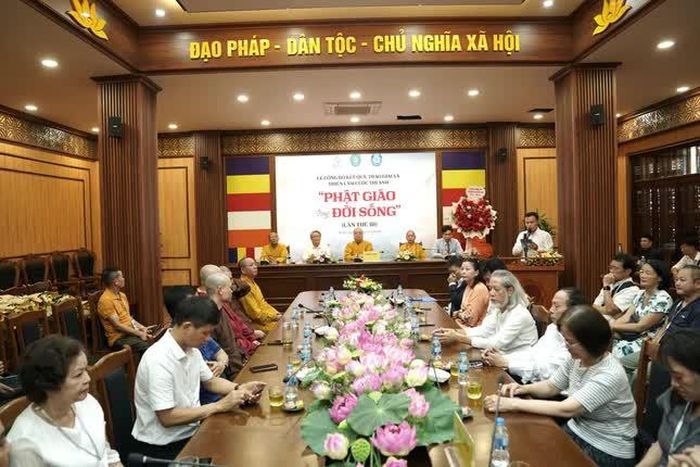 Quang cảnh buổi lễ trao giải