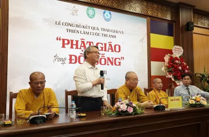 Tiến sĩ Bùi Hữu Dược phát biểu khai mạc triển lãm