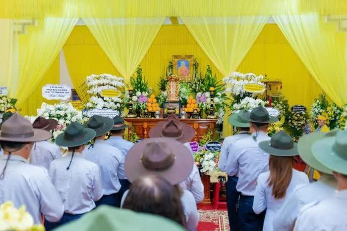 Kim quan Trưởng lão Hòa thượng Thích Đồng Tiến được tôn trí tại chùa Triều Tôn (thôn Triều Sơn, xã Xuân Thọ, tỉnh Đắk Lắk). Lễ viếng từ 10 giờ ngày 31-10 đến hết 1-11-2026 (nhằm ngày 22 đến hết ngày 23-9-Bính Ngọ)