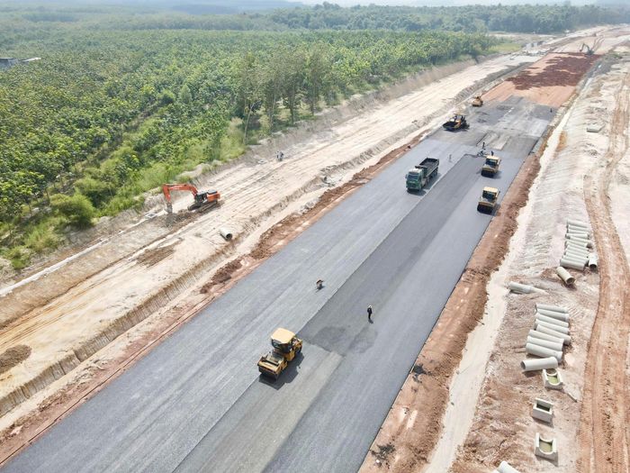 Trong giai đoạn 1, đoạn tuyến qua TP Đồng Nai được đầu tư với quy mô 4 làn xe cao tốc hoàn chỉnh, có làn dừng xe khẩn cấp, tốc độ thiết kế 100km/h, bề rộng nền đường 25,5m. Theo định hướng quy hoạch đến năm 2050, tuyến sẽ được mở rộng lên 6 làn xe.
