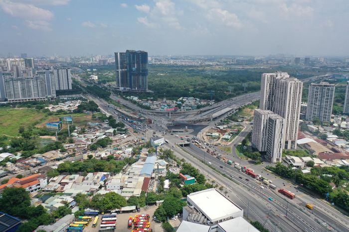 Sau khi được bàn giao mặt bằng, các chủ đầu tư có điều kiện triển khai những hạng mục còn lại của hai dự án, góp phần tăng cường kết nối đường Lương Định Của với nút giao An Phú và cao tốc TP.HCM - Long Thành - Dầu Giây, đồng thời hoàn thiện hạ tầng giao thông, chỉnh trang đô thị khu vực.