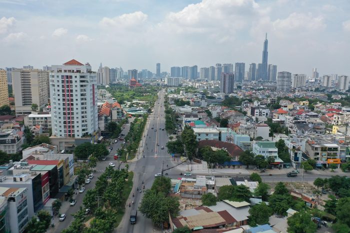 Đến nay, đoạn đường từ Nguyễn Hoàng đến Trần Não đã hoàn thành, riêng đoạn từ Nguyễn Hoàng đến Nguyễn Thị Định, gần nút giao An Phú, vẫn dang dở do vướng mặt bằng.