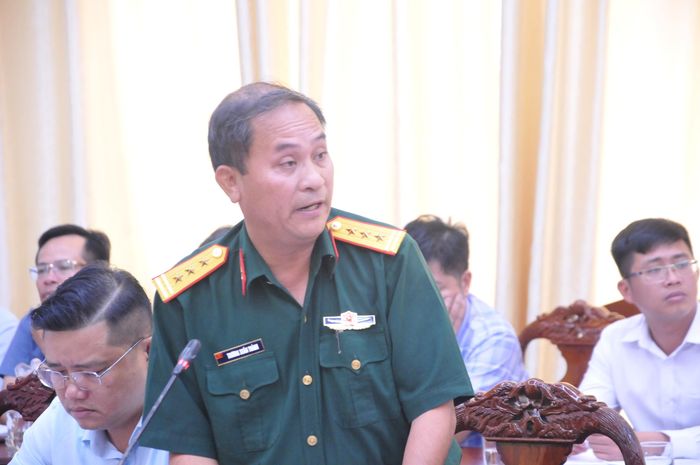 Đại diện Tổng công ty Xây dựng Trường Sơn nêu khó khăn thiếu nguồn đá.