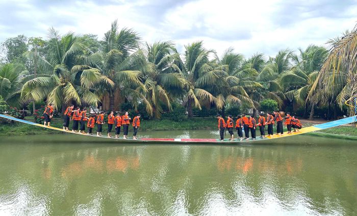 Một hoạt động trải nghiệm dành cho khách du lịch tại cồn Phụng (xã Phú Túc, tỉnh Vĩnh Long).