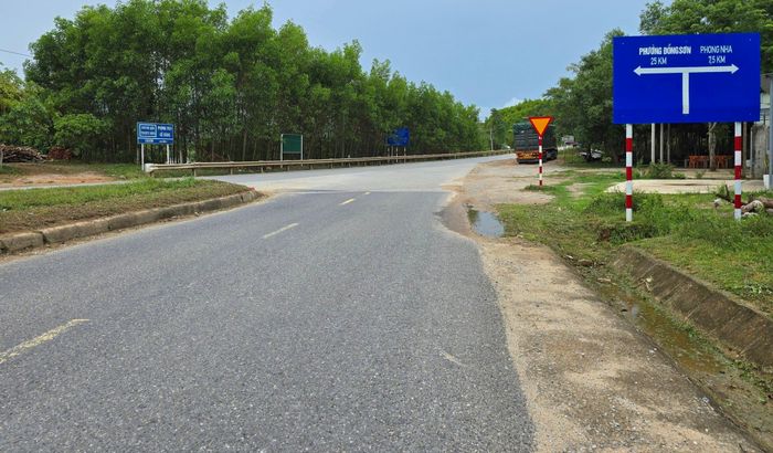 Đoạn cuối tuyến ĐT560 giao với tuyến đường Hồ Chí Minh nhánh Đông.