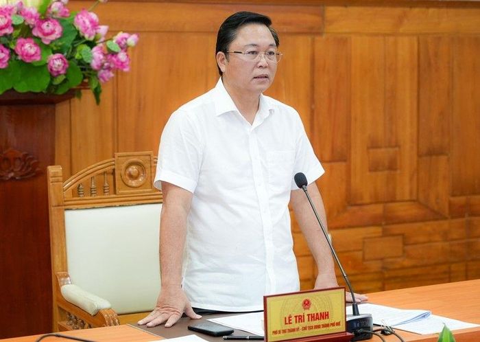  Chủ tịch UBND thành phố Huế Lê Trí Thanh phát biểu chỉ đạo tại buổi làm việc. 