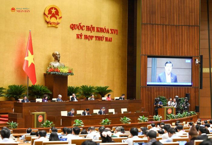 Quang cảnh phiên thảo luận tại hội trường về kinh tế - xã hội sáng 31/10. Ảnh: Phạm Thắng