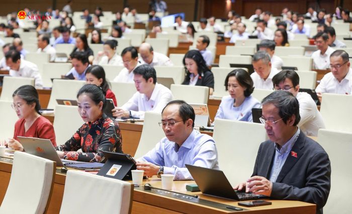 Các ĐBQH thành phố Hà Nội tham dự Kỳ họp thứ Hai, Quốc hội khóa XVI. Ảnh: Văn Tuyến