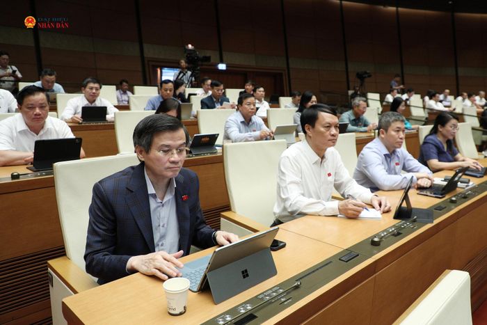 Đoàn ĐBQH tỉnh Nghệ An dự phiên thảo luận tại Hội trường. Ảnh: Khánh Duy