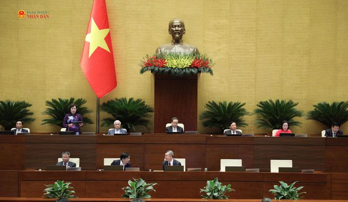 Toàn cảnh phiên thảo luận về kinh tế - xã hội sáng 31/10. Ảnh: Khánh Duy