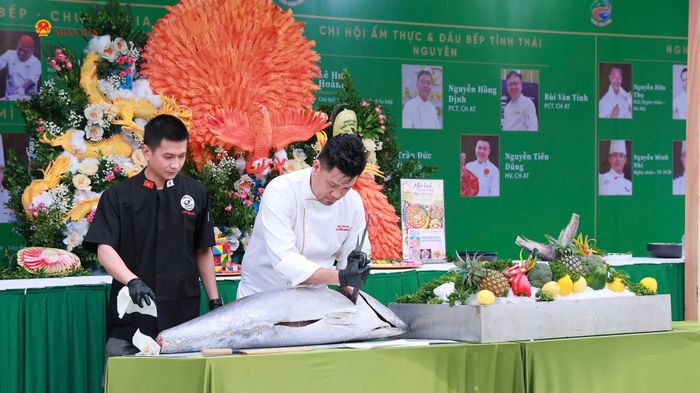 Món cá ngừ xông khói trà xanh là một trong những sáng tạo ẩm thực độc đáo tại chương trình. Ảnh: Đồng Thưởng.