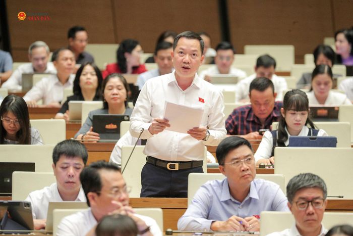 ĐBQH Trịnh Xuân An (TP. Đồng Nai) phát biểu tại hội trường. Ảnh: Hồ Long