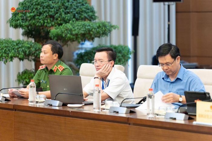 Các đại biểu dự phiên họp