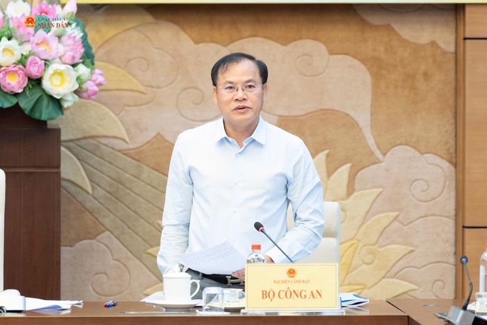 Thứ trưởng Bộ Công an, Thượng tướng Nguyễn Văn Long phát biểu tại phiên họp