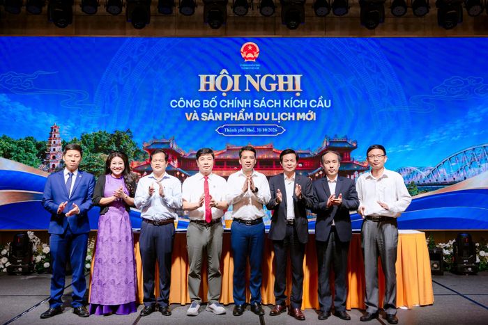 Các đơn vị tham gia ký kết biên bản ghi nhớ hợp tác về du lịch y tế, chăm sóc sức khỏe tại hội nghị. Ảnh: Tấn Tài