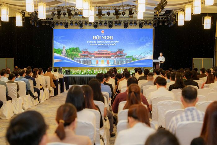 Hội nghị công bố chính sách kích cầu và các sản phẩm du lịch mới của UBND thành phố Huế tổ chức. Ảnh: Tấn Tài