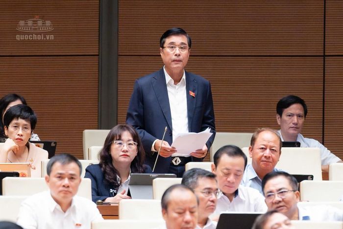 Đại biểu Nguyễn Cao Sơn phát biểu tại hội trường sáng ngày 31/10. Ảnh: Media Quốc hội