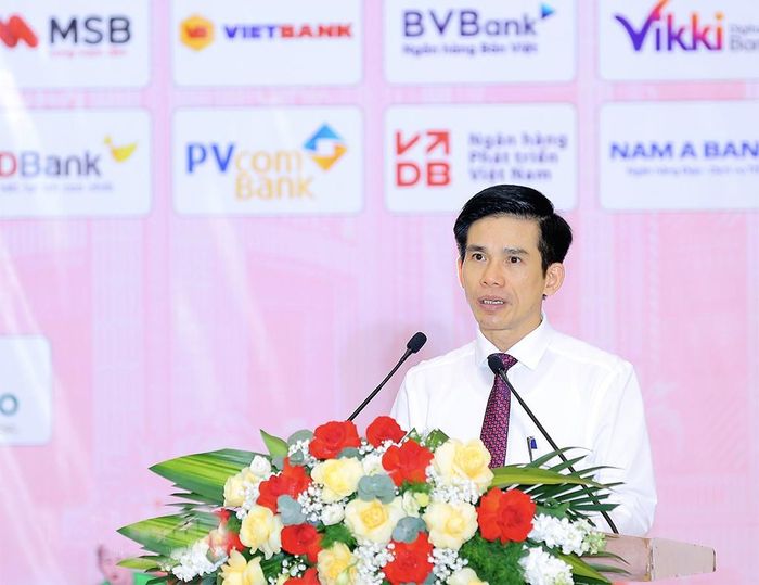 Ông Trần Thế Hùng, Giám đốc NHNN Khu vực 7 phát biểu khai mạc Hội thao