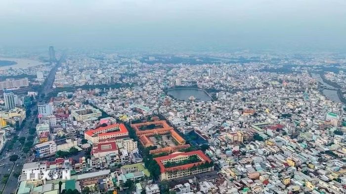 Trong bối cảnh nền kinh tế cần những động lực mới để duy trì tăng trưởng cao, khơi thông nguồn lực đất đai có ý nghĩa không kém việc huy động thêm vốn đầu tư. Ảnh: TTXVN
