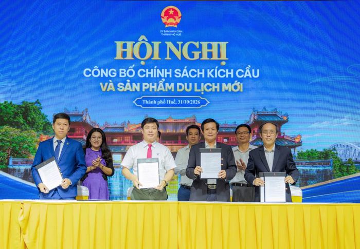 Hiệp hội Du lịch TP Huế ký kết biên bản ghi nhớ với các cơ sở y tế nhằm thúc đẩy kết nối dịch vụ khám chữa bệnh, chăm sóc sức khỏe với hoạt động du lịch.