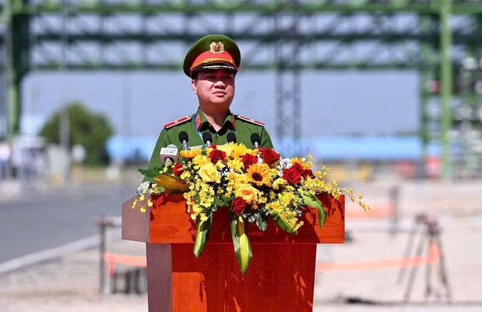 Thiếu tướng Dương Đức Hải, Cục trưởng Cục Cảnh sát PCCC và CNCH, Bộ Công an phát biểu chỉ đạo tại buổi diễn tập.