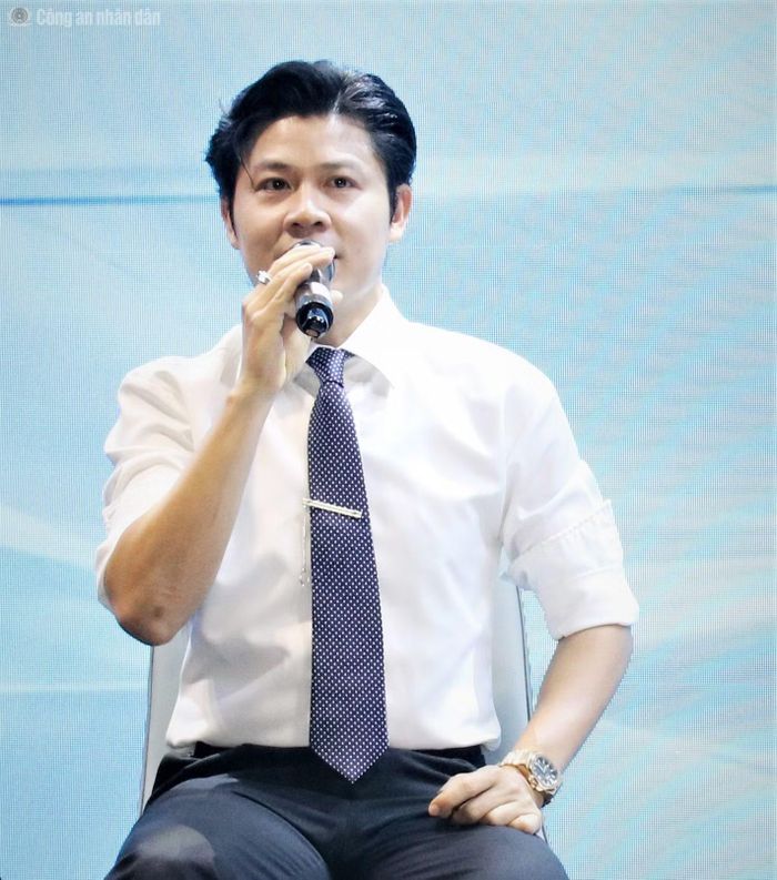 Nhạc sĩ Nguyễn Văn Chung giao lưu, chia sẻ cùng giới trẻ Cà Mau.